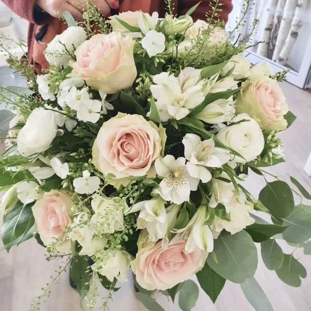 Bouquet pastel volumineux